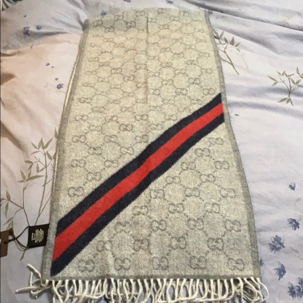 New authentic Gucci scarf